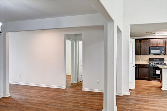 Building Photo - 9230 Mission Arbor Ln