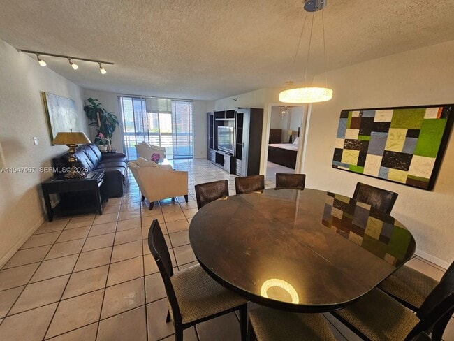 Building Photo - 3530 Mystic Pointe Dr