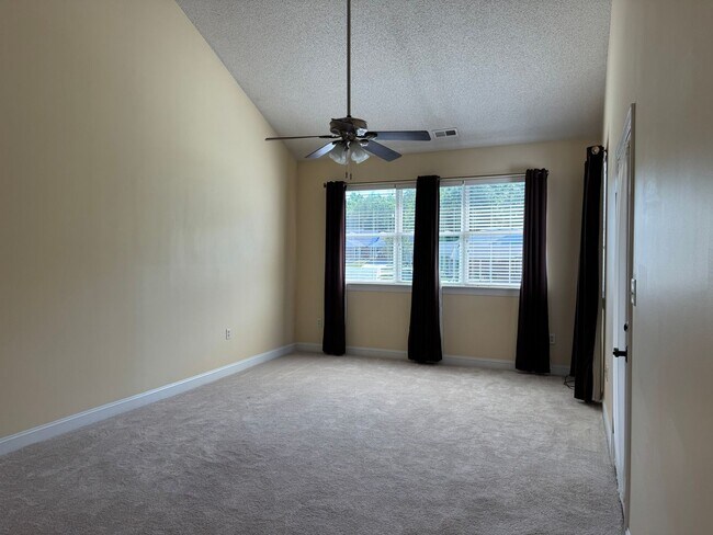 Building Photo - One Bedroom Condo in The Terraces of Denver!