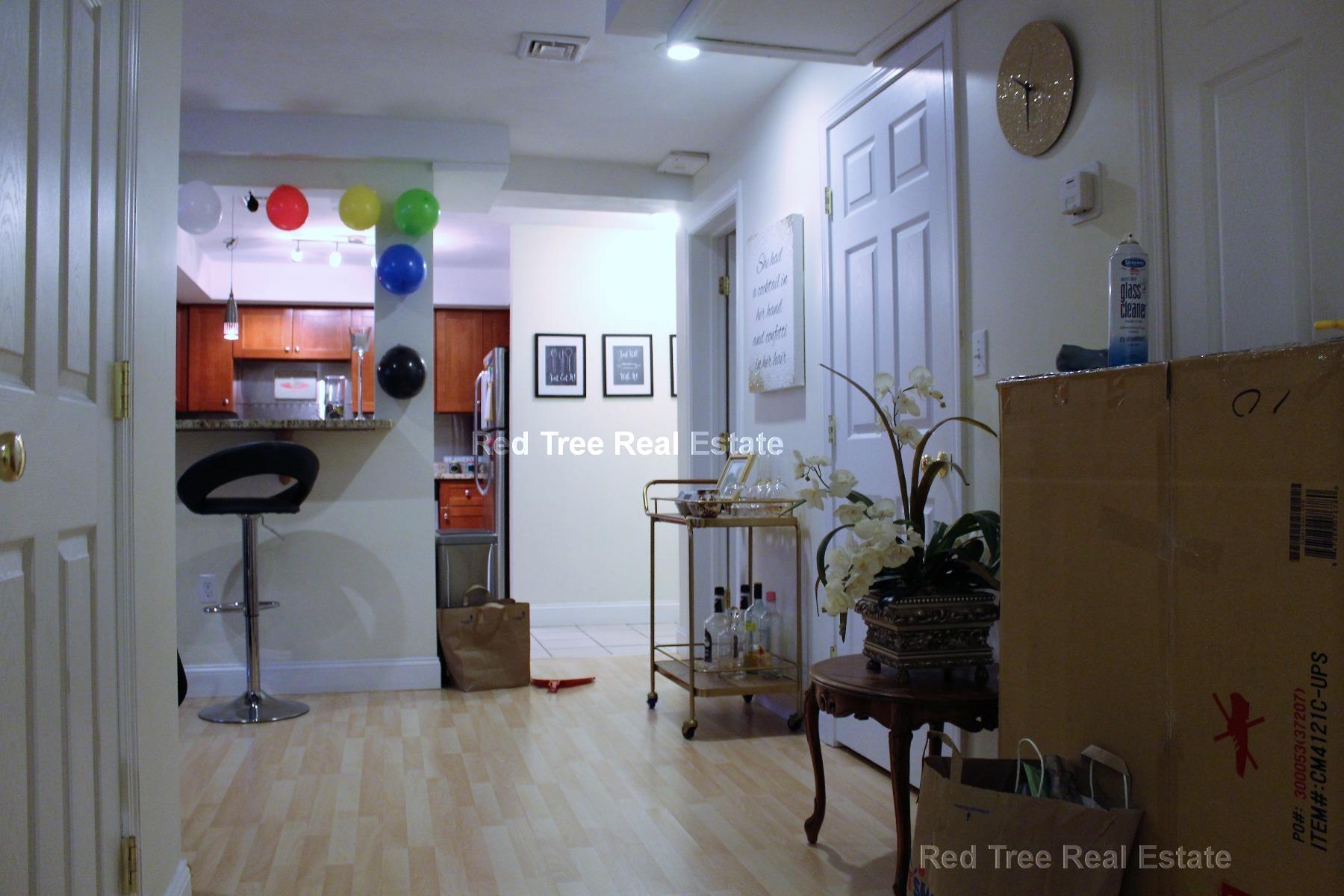 Building Photo - 10 Strathmore Rd