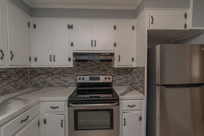 Building Photo - Updated 3 bed/2 bath home for lease in Old...