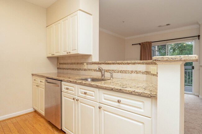 Building Photo - 1 BR 1 BA Condo in Reston