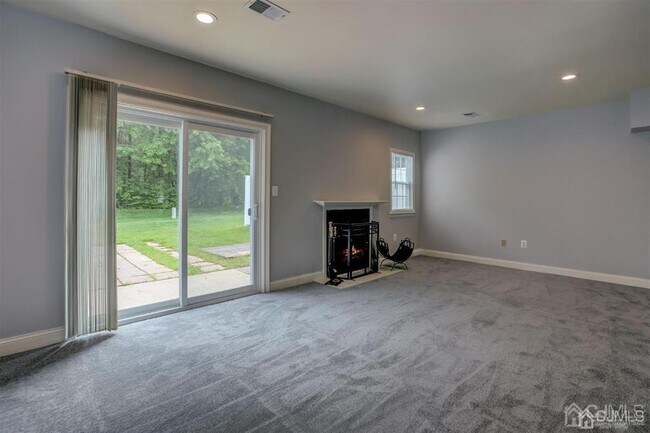 Building Photo - 40 Staghorn Dr