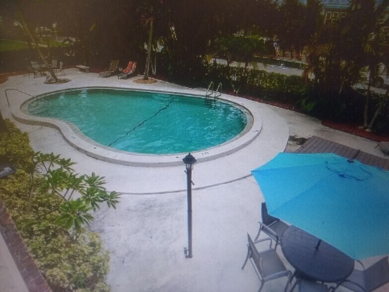 POOL - 208 Danube Ave