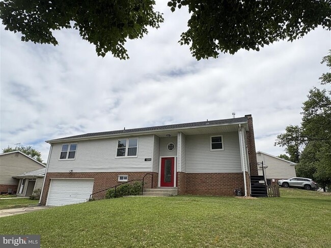 Primary Photo - 1205 Kings Tree Dr