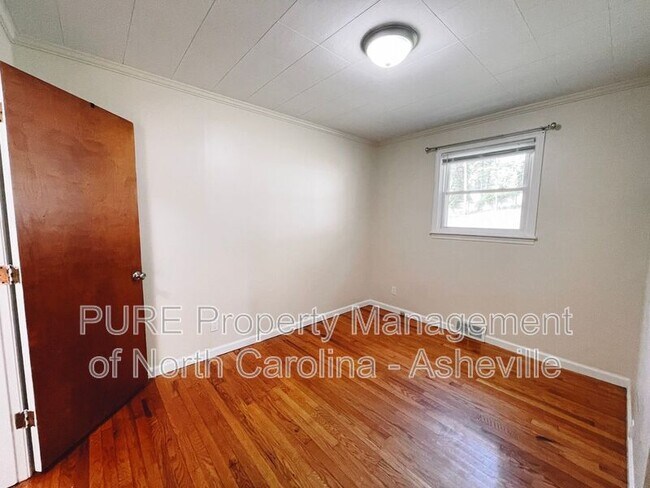 Building Photo - 11 Edgewood Rd S