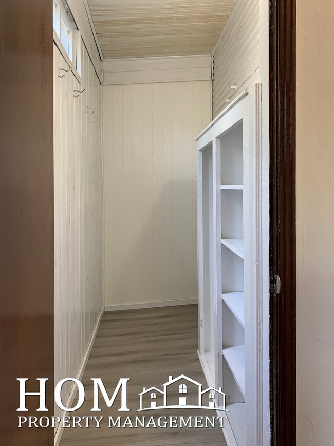 Building Photo - 127 Center St