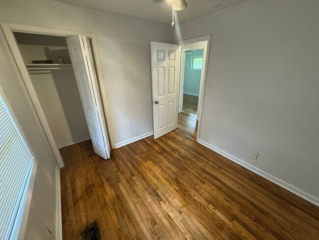 Building Photo - 2408 Groveland Cir S