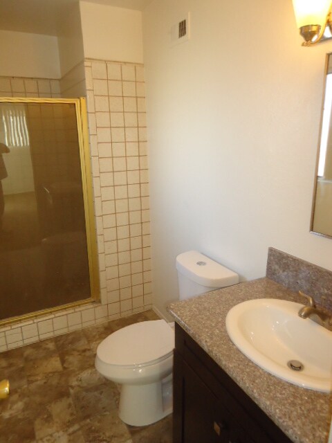 Building Photo - 3 Bedroom - 2 Bathroom Single Story Home i...