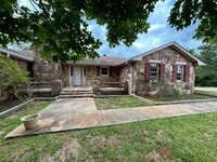 Building Photo - Rare Find in Carrollton!