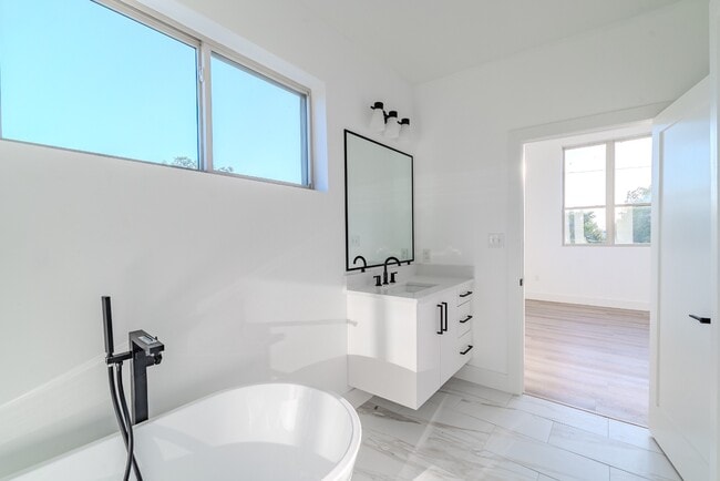 Building Photo - Rooftop Living Steps from Greenville Ave | 3BR/3.5BA Townhome