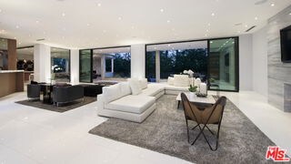 Building Photo - 900 N Hillcrest Rd