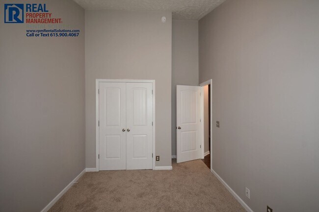 Building Photo - Wonderful 3BR Mboro townhome- GREAT location!