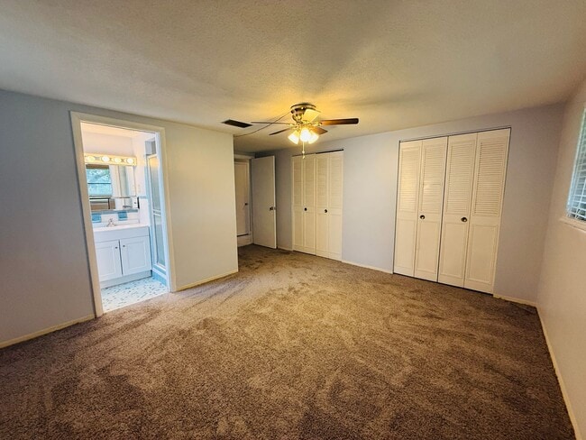 Building Photo - 7910 Lilac Dr