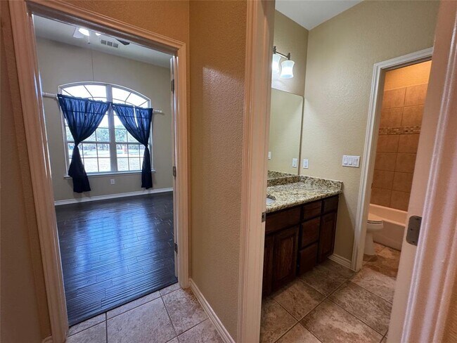 Building Photo - 112 Cherry Wood Ct