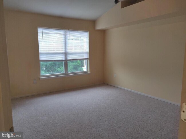 Building Photo - 13800 Farnsworth Ln