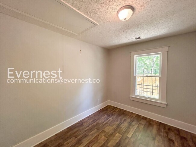 Building Photo - 667 Sevier St