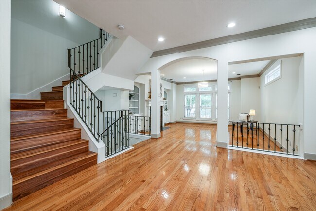 Building Photo - 2019 Morse St