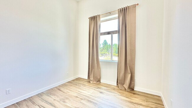 Building Photo - Beautifully Remodeled Top to Bottom Single...