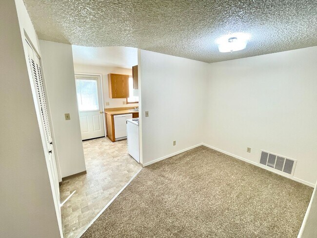 Building Photo - 3047 Kane St