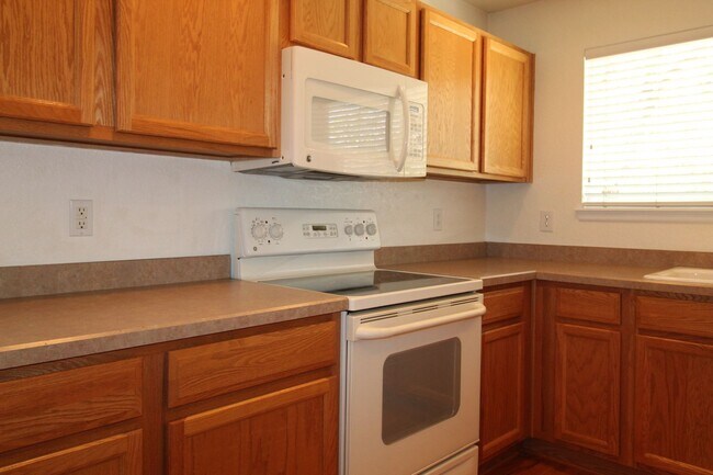 Building Photo - Wonderful Townhome in Harvest Park Southeast Ft. Collins