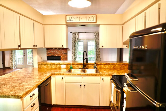 Building Photo - Founders Hill Haile Plantation