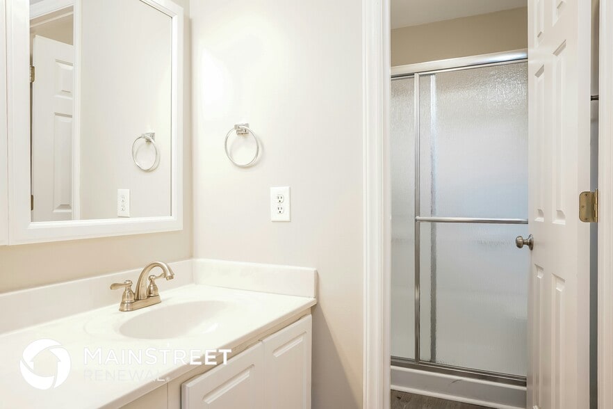 Building Photo - 114 Clarence Ln