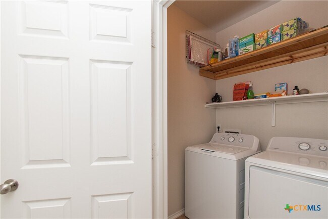 Building Photo - 303 Gemini Ln