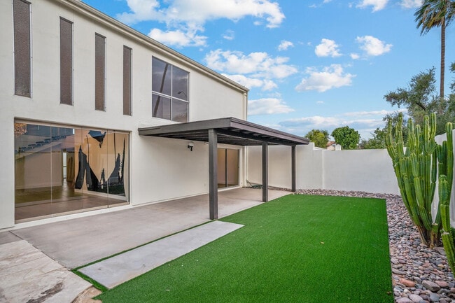 Building Photo - 6814 N 72nd Pl