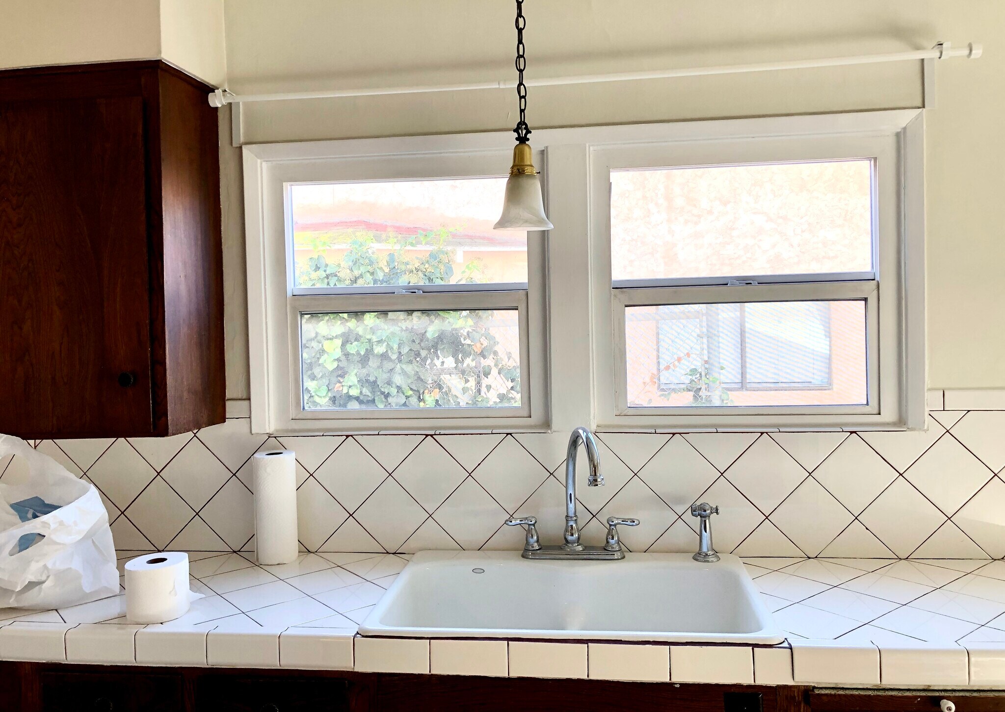 Kitchen - 1925 N Commonwealth Ave