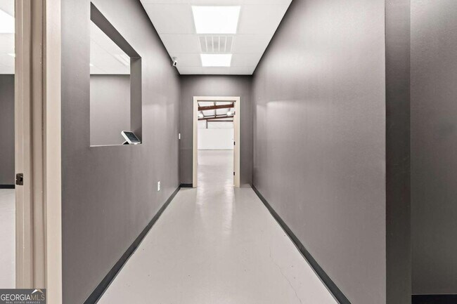 Building Photo - 221 Columbus Dr