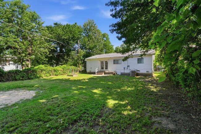 Building Photo - 3 Bed | 1 Bath | Close to Downtown Tulsa