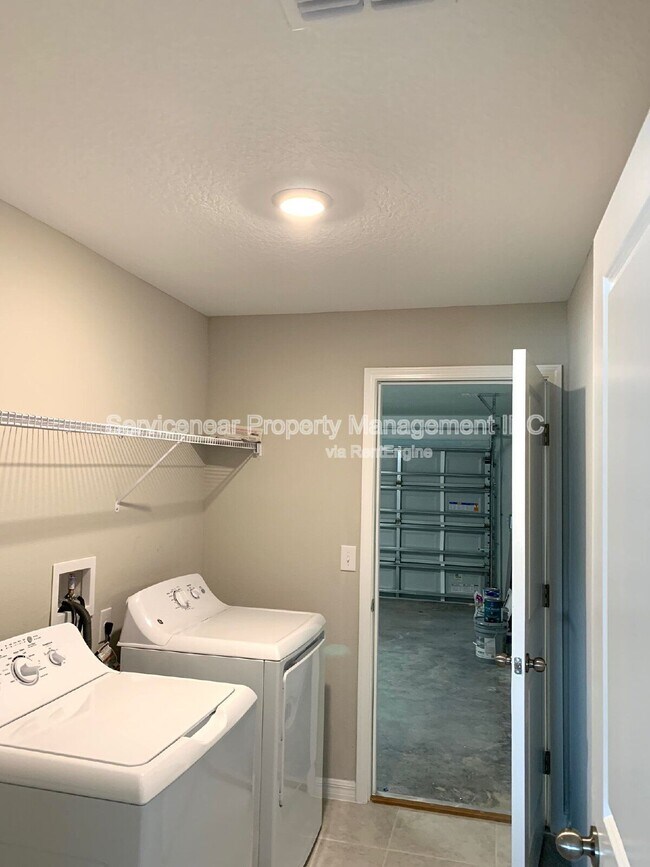Building Photo - 13611 Wild Ginger St