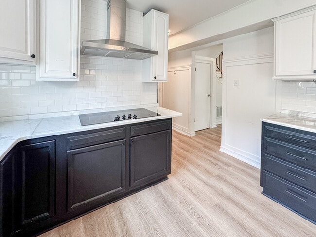 Building Photo - COME MEET YOUR NEW HOME IN KINGS GRANT!