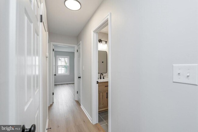 Building Photo - 561 Tiffany Ct