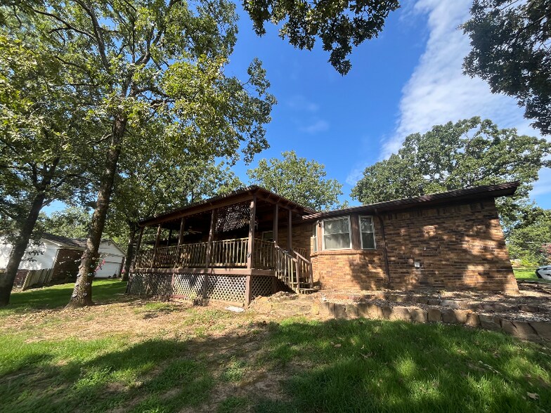 Primary Photo - 22 Thornhill Dr