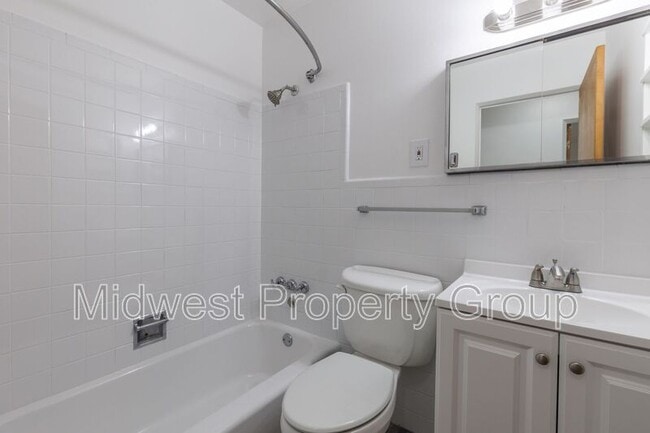 Building Photo - 3110 N Waterford Dr