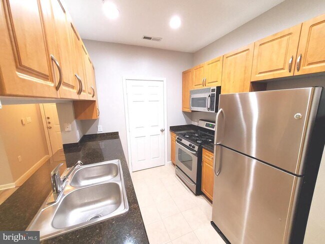 Building Photo - 12112 Garden Grove Cir