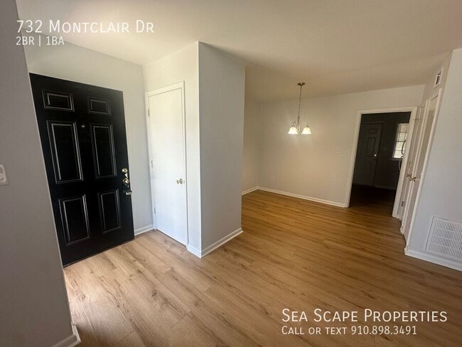 Building Photo - 732 Montclair Dr