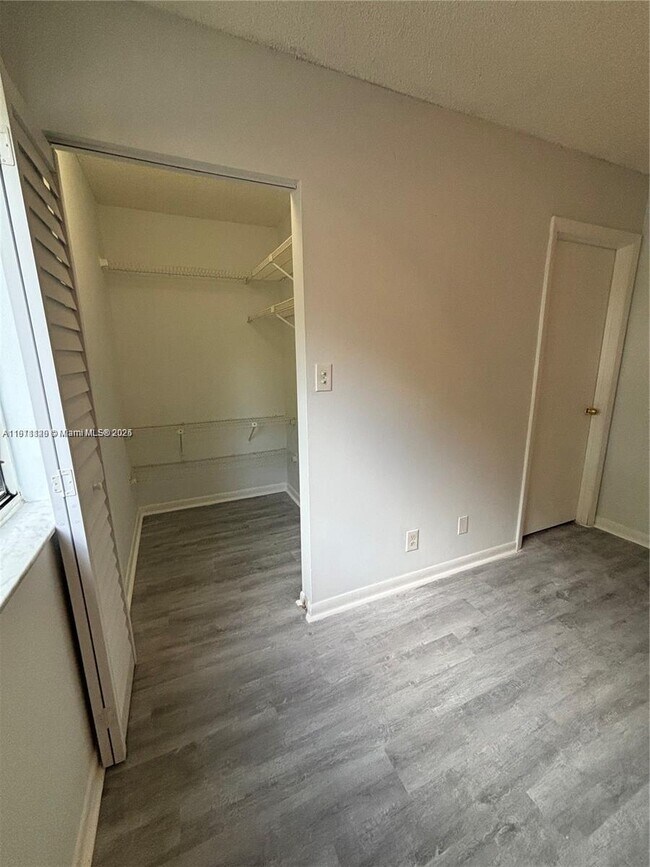 Building Photo - 9081 SW 138th Pl