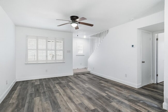 Building Photo - 3822 W Calgary Ct