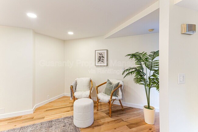 Building Photo - 475 St Andrews Dr