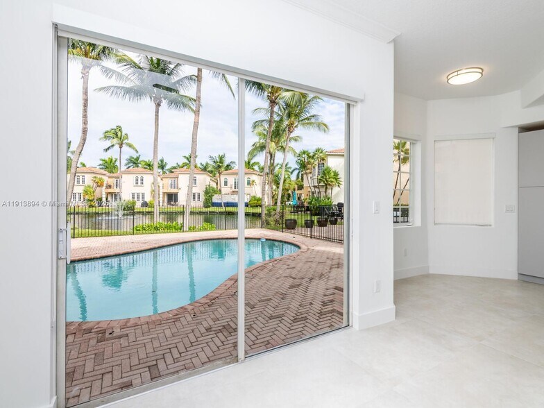 Building Photo - 20729 NE 32nd Ave