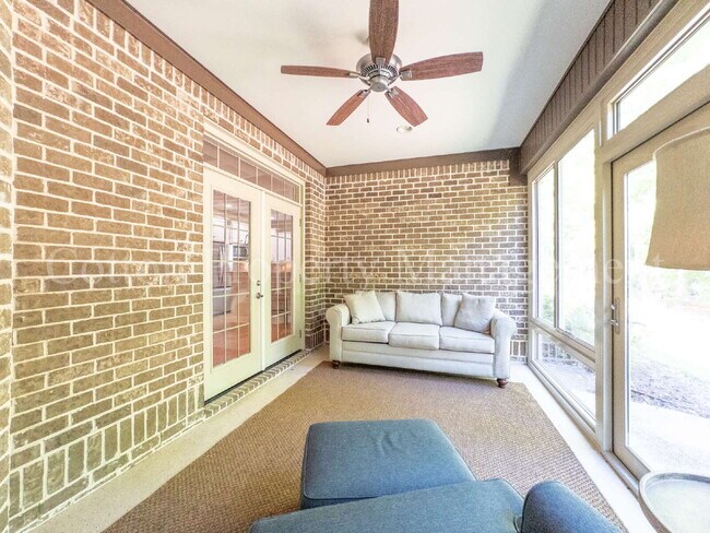 Building Photo - 633 Jenoa Dr