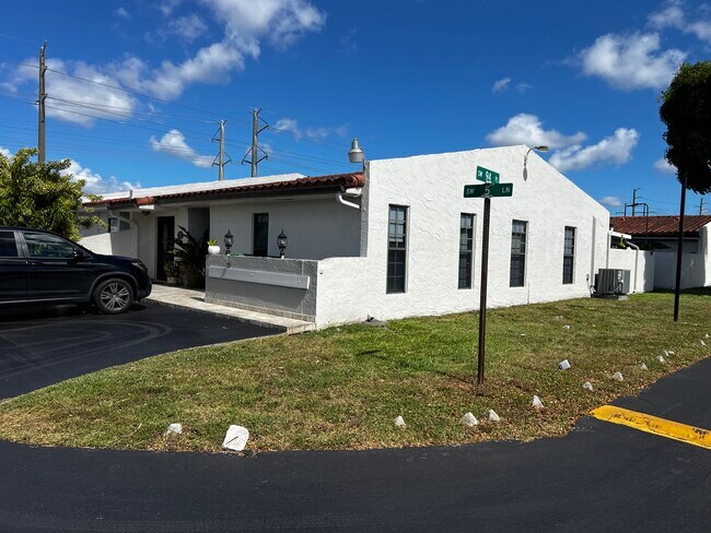 Building Photo - 9466 SW 5th Ln