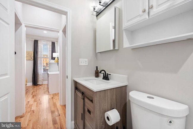 Building Photo - 2219 E Chase St