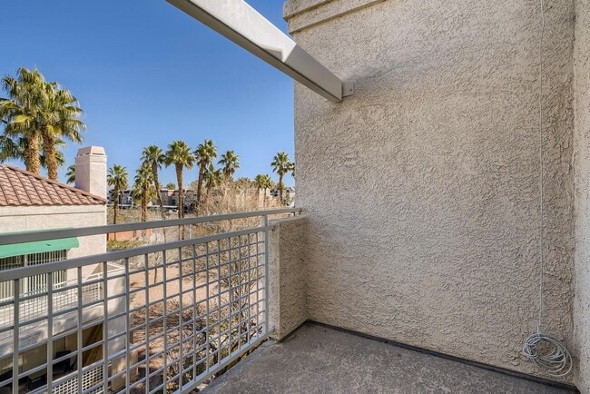 Building Photo - 1 Bedroom Condo in Gated Community at Laguna Del Ray!