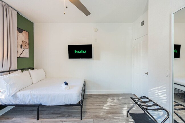 Building Photo - 2100 S Priest Dr