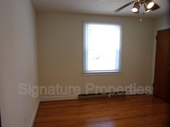 Building Photo - 8329 Meadowbridge Rd