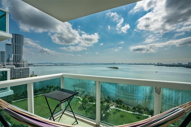 Building Photo - 1800 N Bayshore Dr